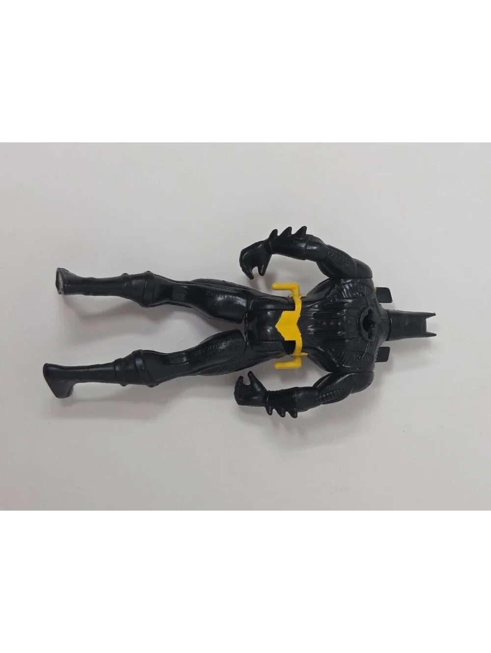 Kenner 1995 DC Comics Batman Action Figure Black And Red Suit With Yellow Belt